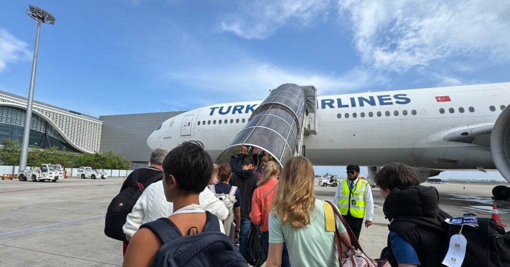 Turkish Airlines is pulling out of 5 African routes as more carriers abandon Angola’s .8 billion new airport